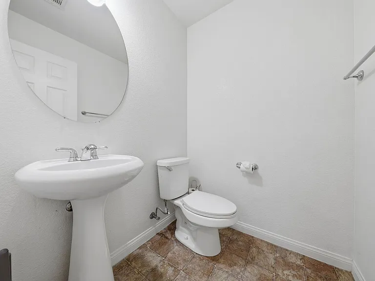 553 Brinkburn Point Ave — Photo 8