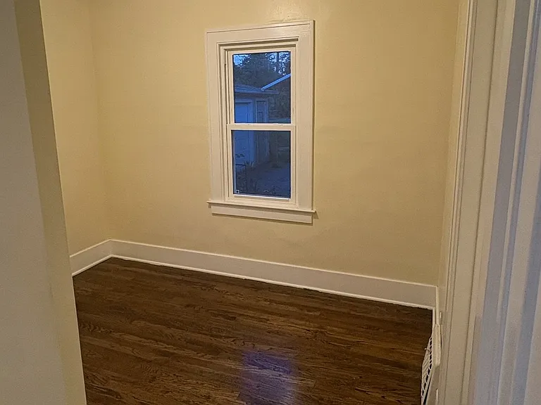 2553 Tiffin St — Photo 5