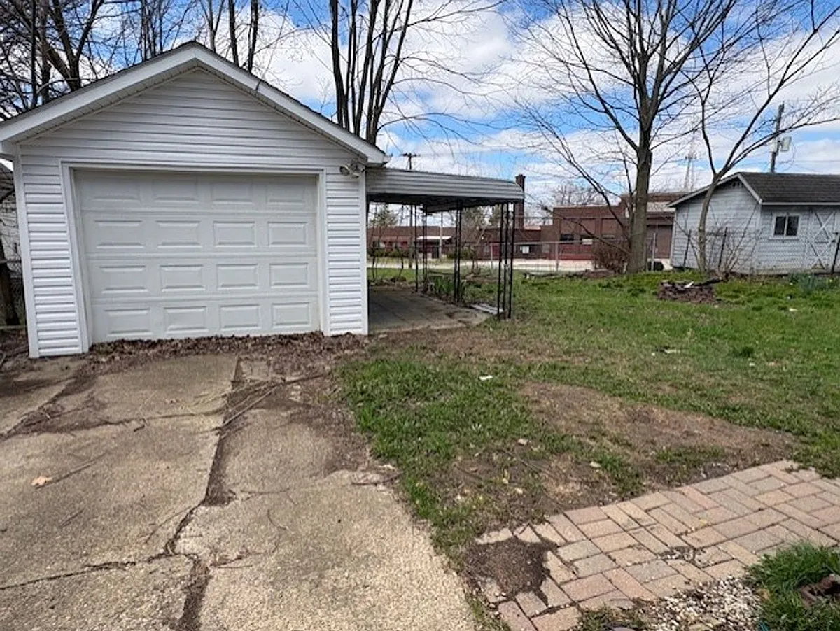 Building Photo - 484 Hammel St