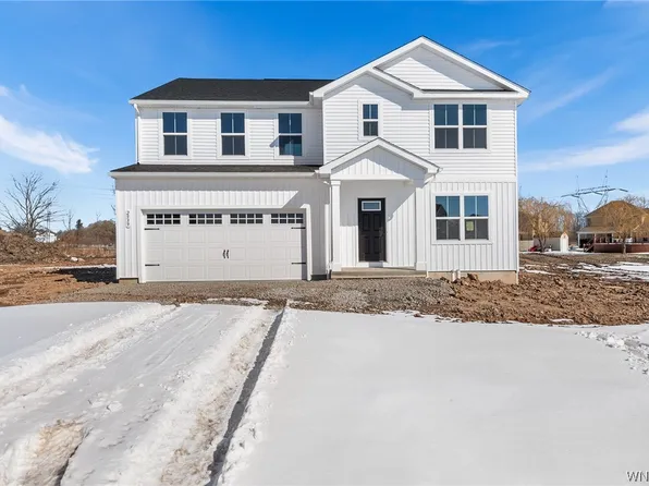 2939 Squire Dr, Sanborn, NY 14132