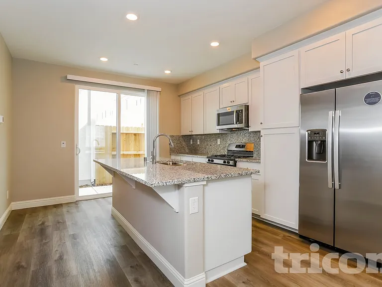816 Chiselville Ln — Photo 4