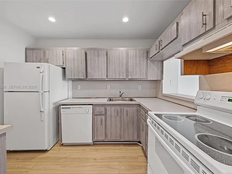 7900 Camino Cir #303 — Photo 8