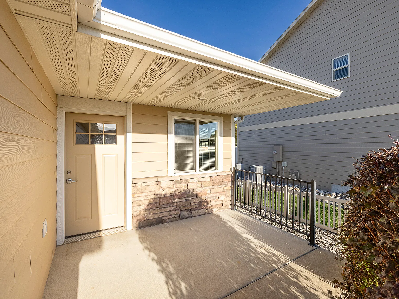 3 bed, 1053 sqft, $1,650 — Photo 2
