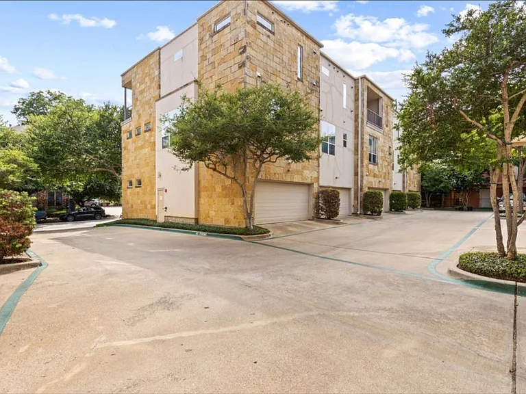 3800 Holland Ave #8 — Photo 3