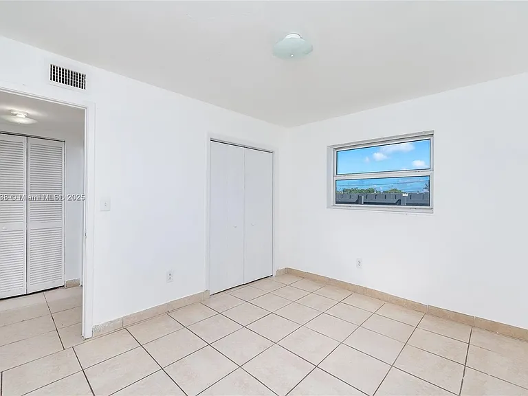 520 SW Krome Ter #1 — Photo 18