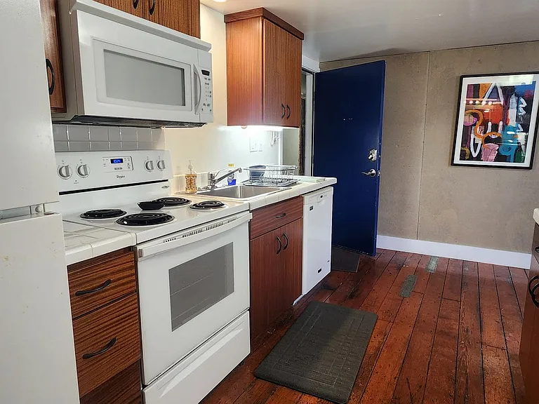 422 1st St — Photo 30