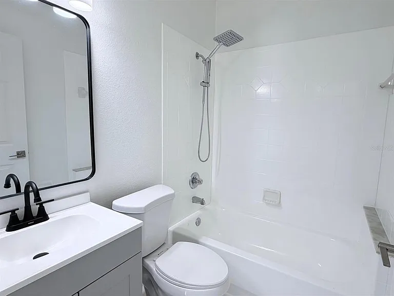906 Berwick Dr — Photo 26