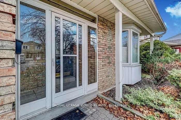 23 Longbow Sq — Photo 2