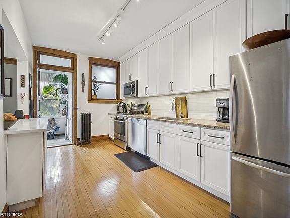 5th image of 4421 N Hermitage Ave #2N