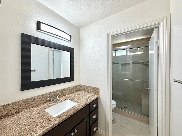 6961 Halstead Ave — Photo 14