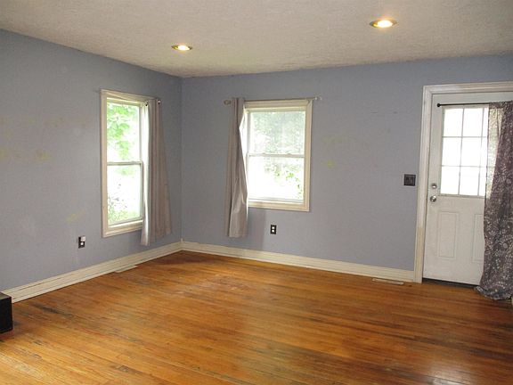 4th image of 322 E Corunna Ave