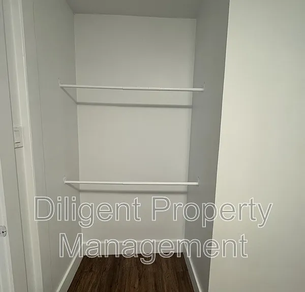 736 Stormont St #UPPER — Photo 10