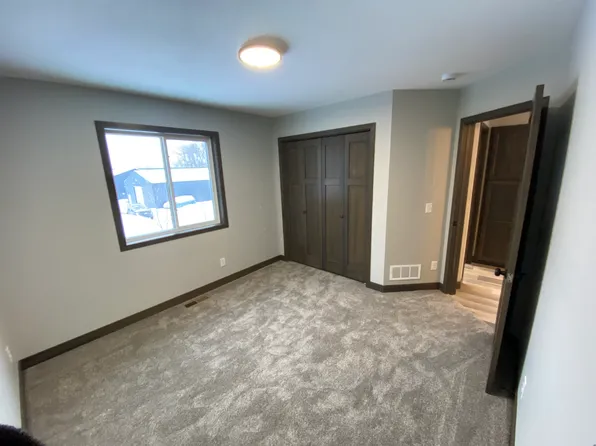 800 Texas Ave NW, Hutchinson, MN 55350