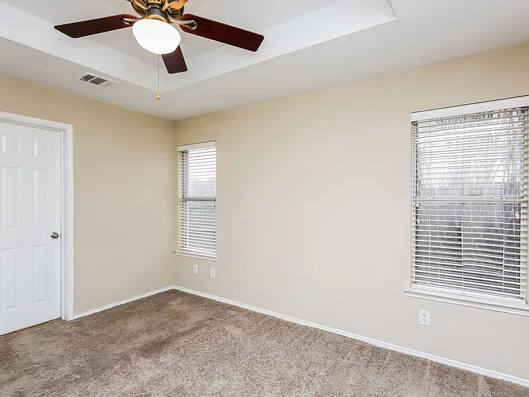 1037 Harriman Dr — Photo 8
