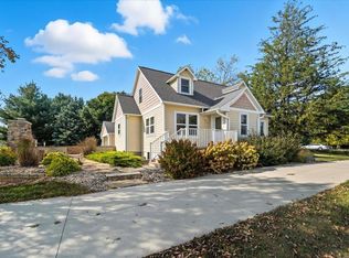 8311 Westbrook Rd, Cedar Falls, IA 50613