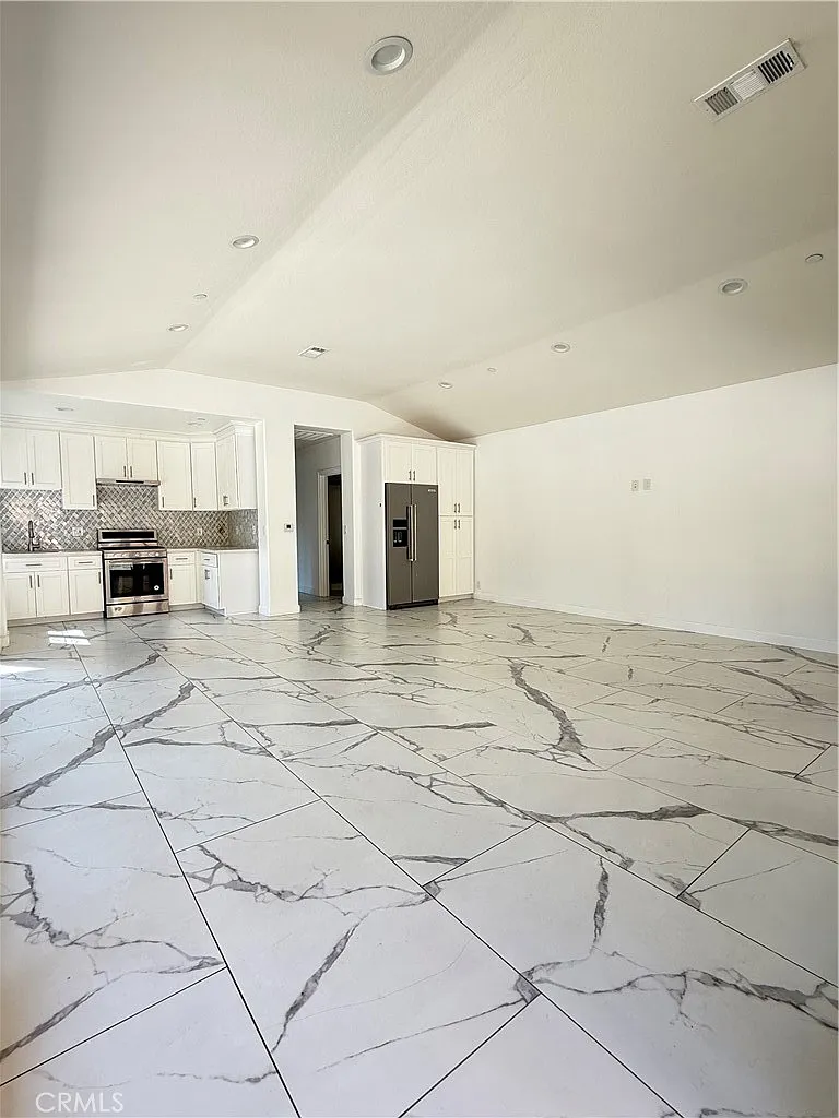 2 bed, 1200 sqft, $3,850 — Photo 2