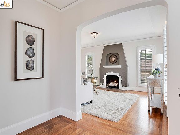 5th image of 6234 Majestic Ave