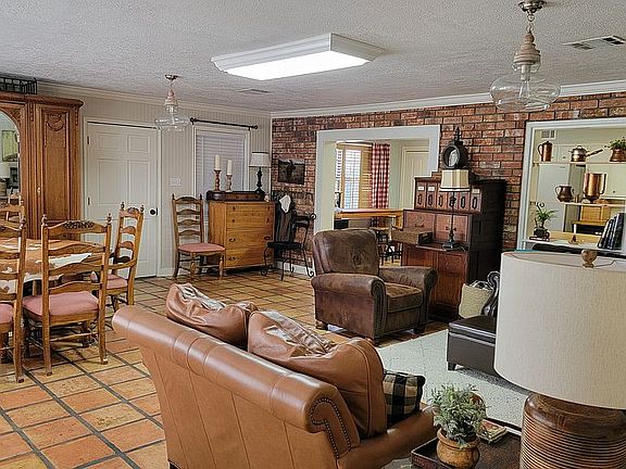 2nd image of 1907 Wilmax St