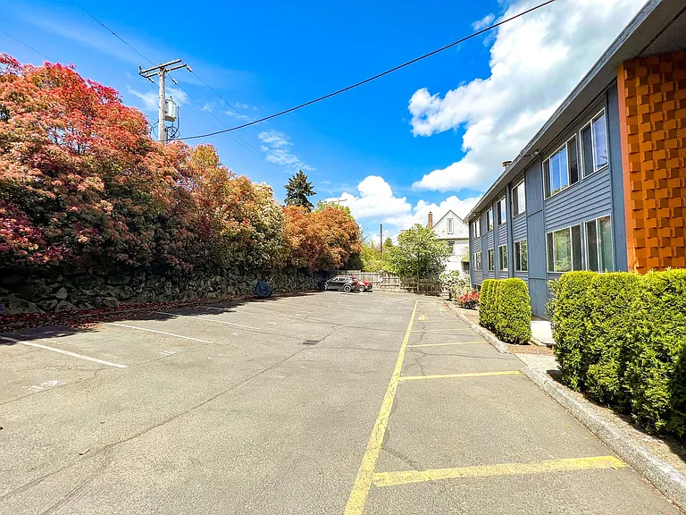 509 Apartments — Photo 20
