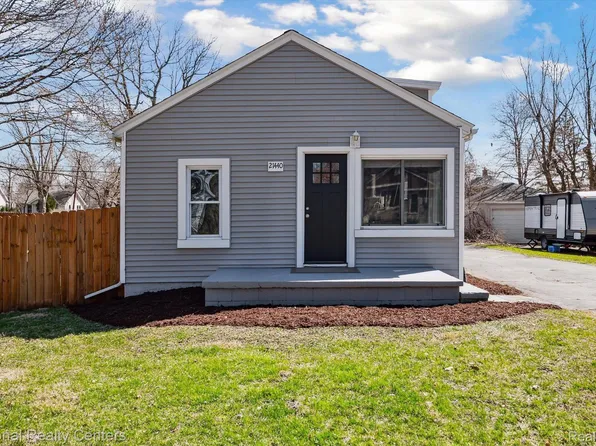 21440 Collingham Ave, Farmington Hills, MI 48336