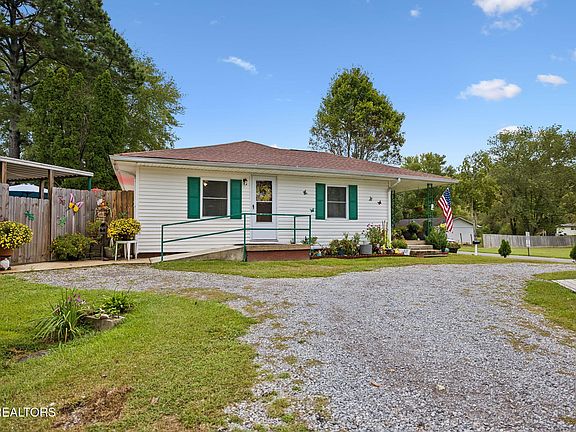 5th image of 701 Sycamore Ln
