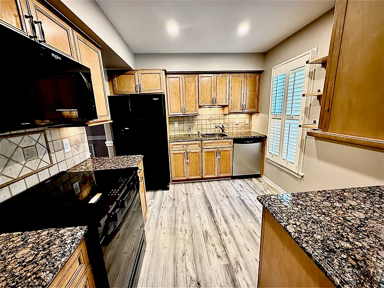 8565 Chester Grove Ct — Photo 2
