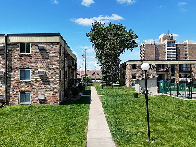 Winchester Apartments & Townhomes — Photo 17