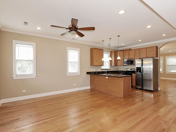 5th image of 3131 N Washtenaw Ave #2