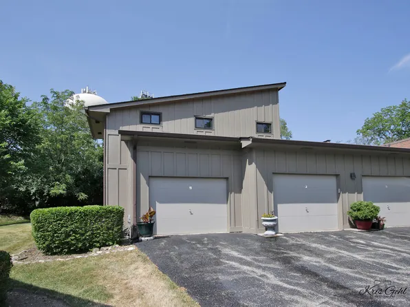 29W471 Emerald Green Dr #27, Warrenville, IL 60555
