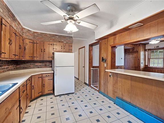 4th image of 704 Orchard Ave