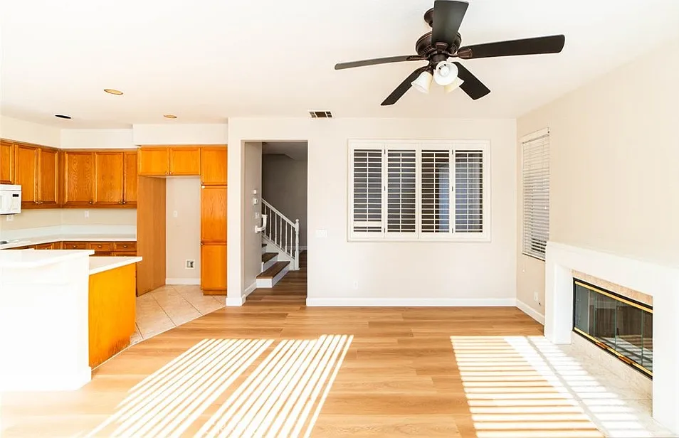3 bed, 2.5 bath, 1662 sqft, $4,700 — Photo 3