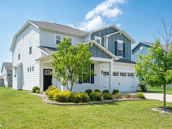 2nd image of 15469 Eastpark Cir W