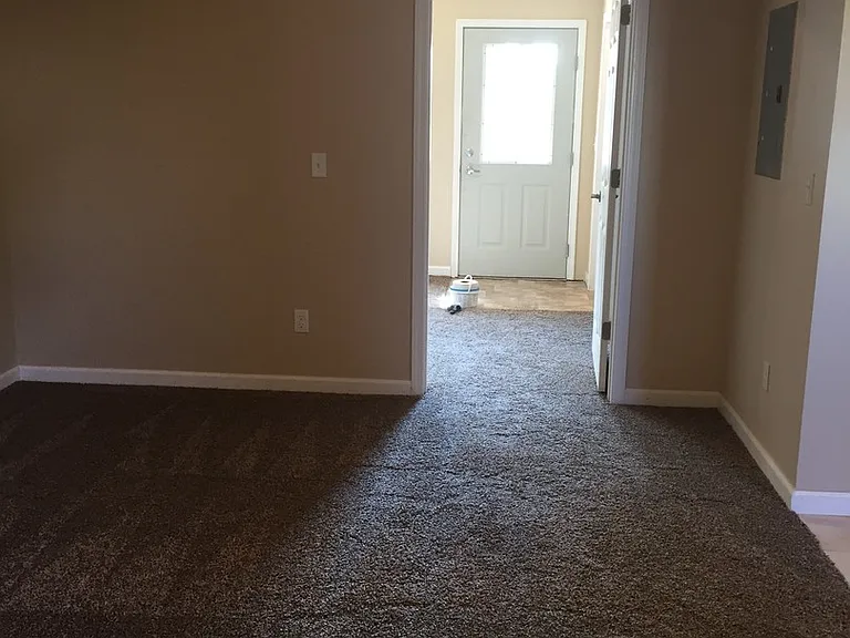 141 Calhoun Ln — Photo 1