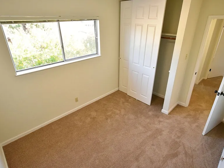2132 Roosevelt Ave — Photo 10