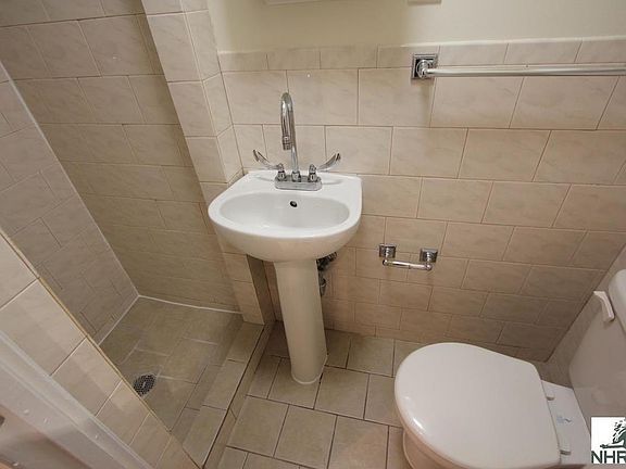 3rd image of 139 W 14th St APT 2F