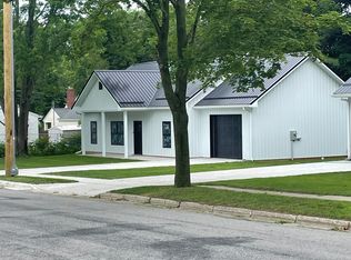 1002 W Cass St, Greenville, MI 48838