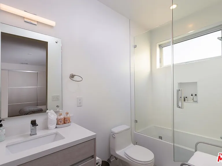 721 N Spaulding Ave — Photo 28