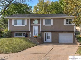 12920 Taylor Cir, Omaha, NE 68164