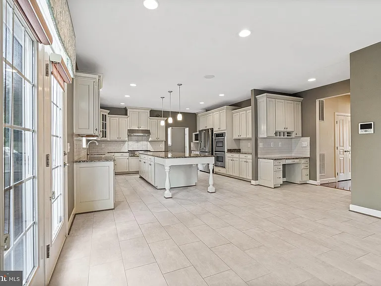 4561 Rona Pl — Photo 21