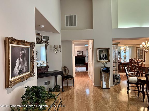 2nd image of 1228A Thornbury Lane #A