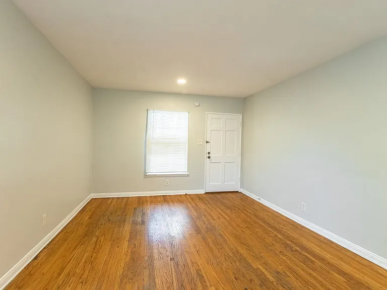 621 Midvale Avenue — Photo 20