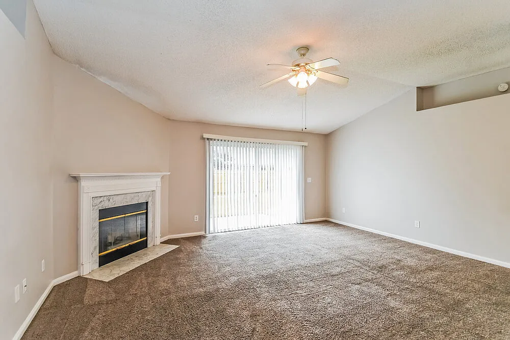 3 bed, 2.0 bath, 1839 sqft, $1,805 — Photo 3