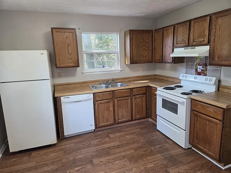 686 Longbow Ct — Photo 4
