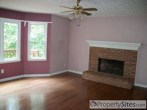 4th image of 2940 Waverly Place Dr