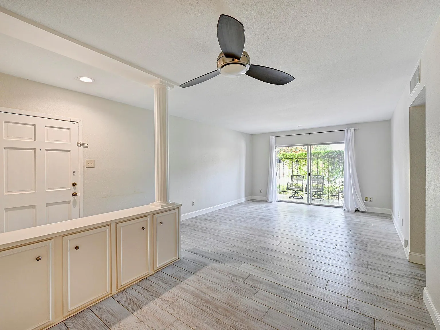 2 bed, 2.0 bath, 1052 sqft, $1,800 — Photo 4