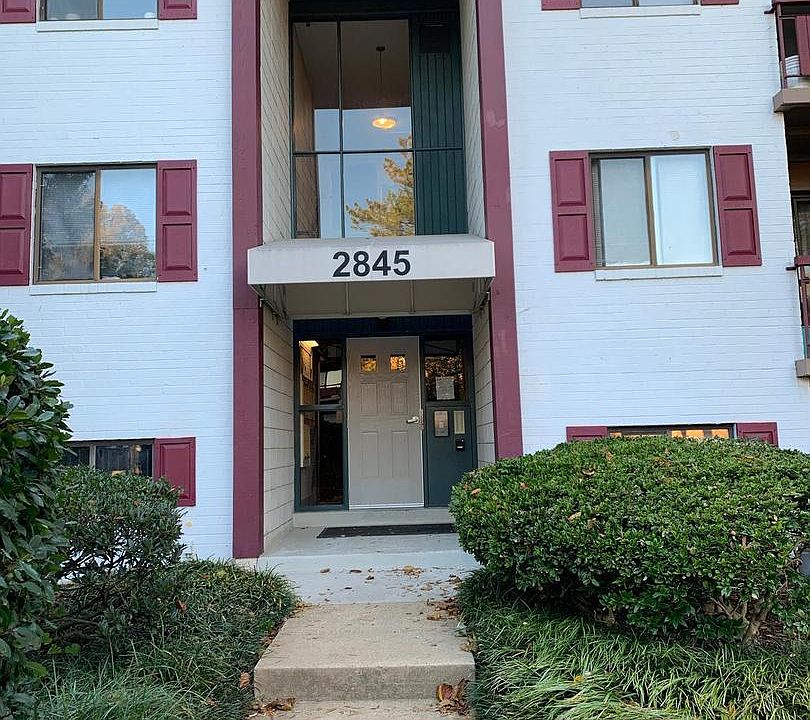 1st image of 2845 Windsor Dr APT 304