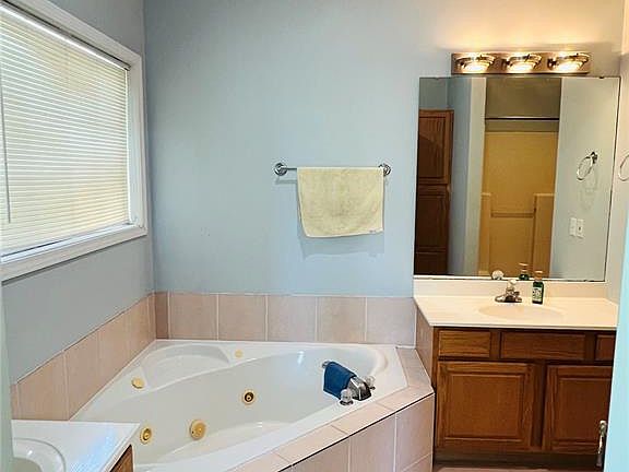 5th image of 1013 Cypress Dr