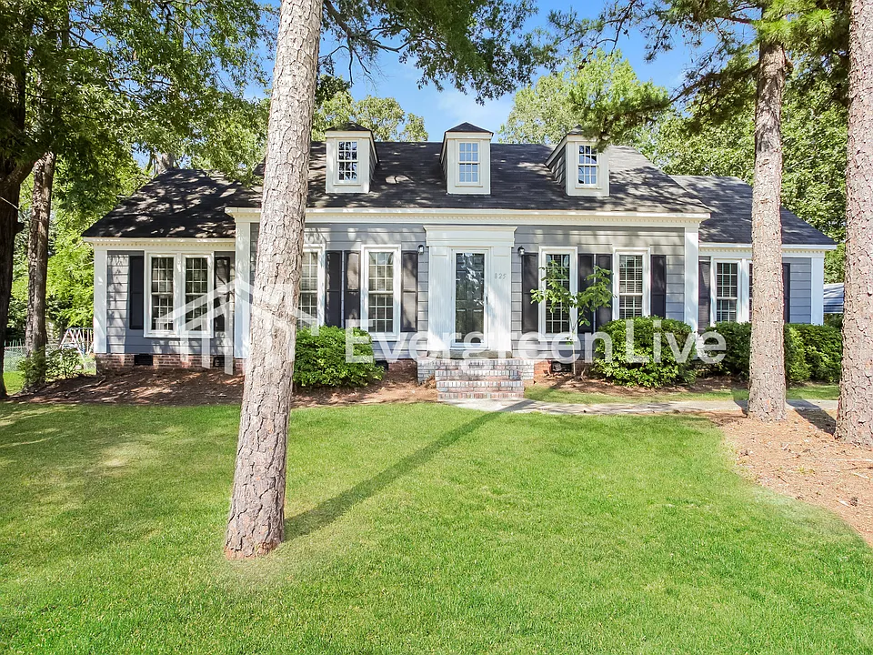 825 Chadford Rd