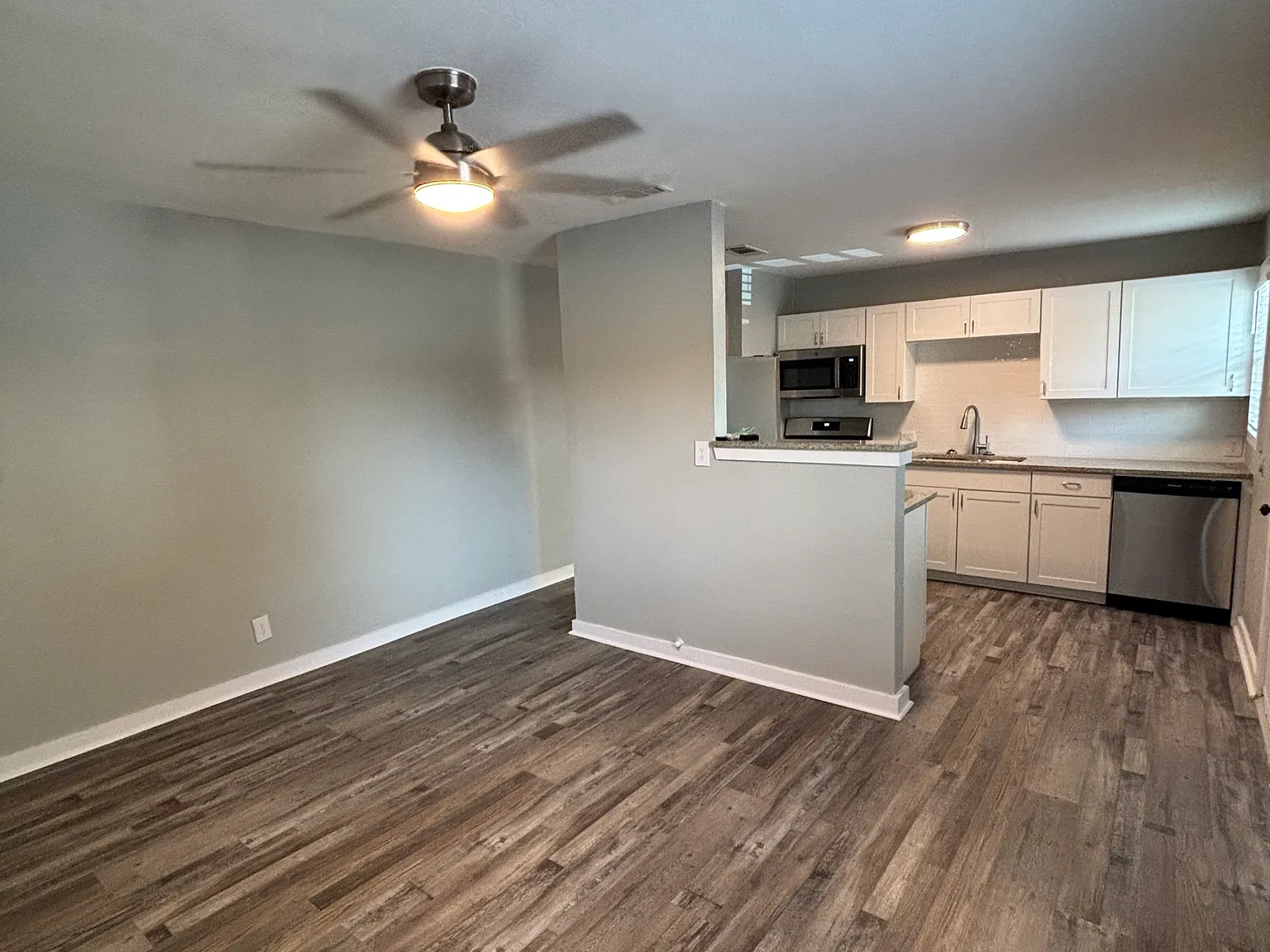 2 bed, 700 sqft, $1,650 — Photo 2