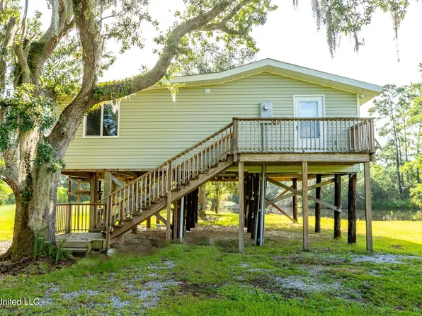 10050 Bayou Dr, Bay Saint Louis, MS 39520